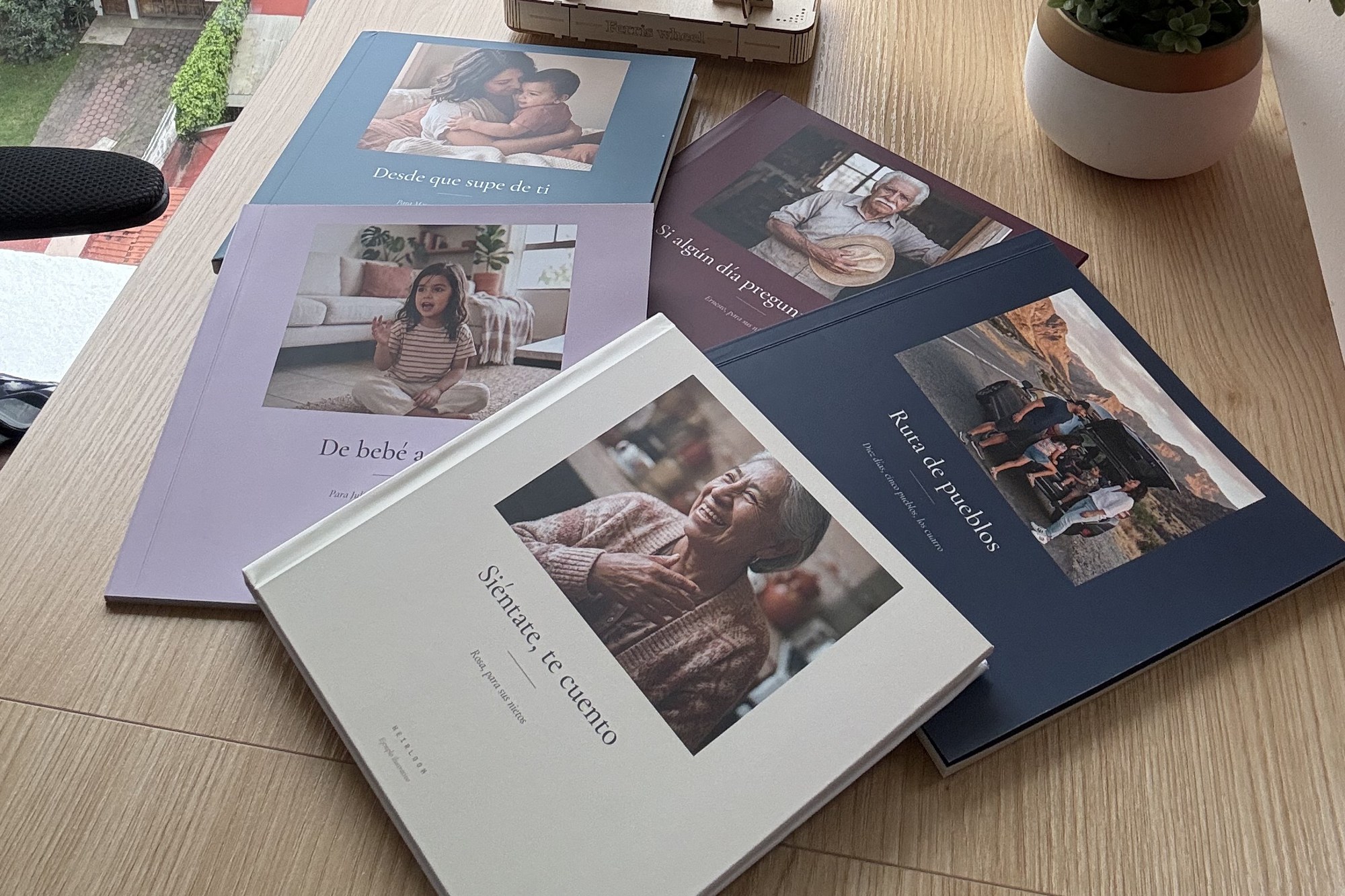 Las ediciones de Heirloom impresas sobre una mesa